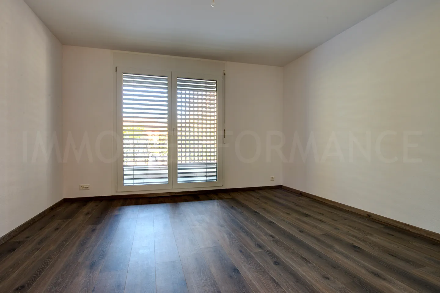 Appartement 2.5 pièces récent avec terrasse et jardin - Photo 4 sur 6