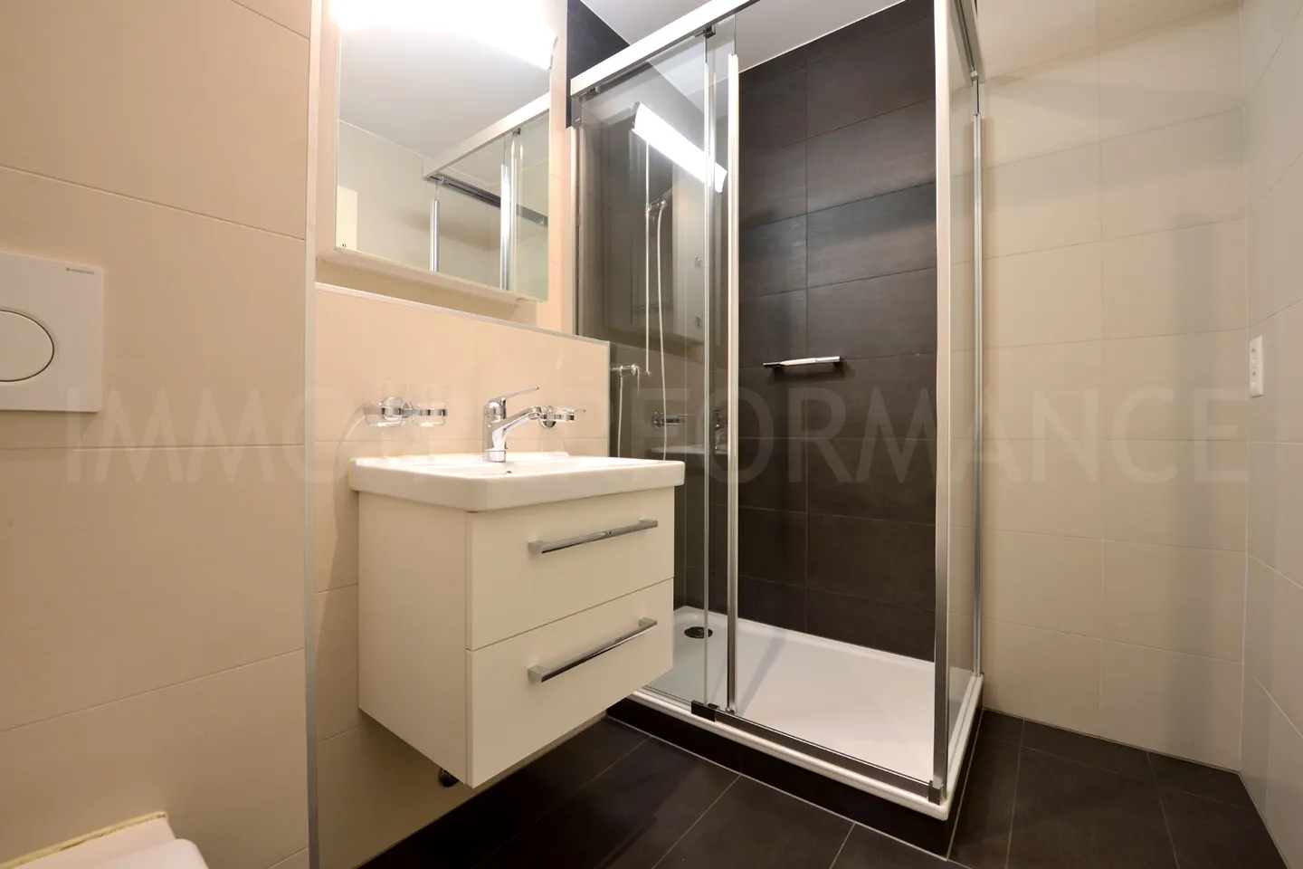 Appartement 2.5 pièces récent avec terrasse et jardin - Photo 5 sur 6