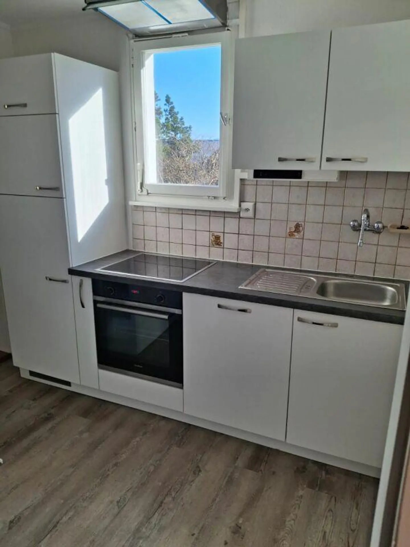 Small but original 2-room apartment with private entrance - Photo 4 of 9