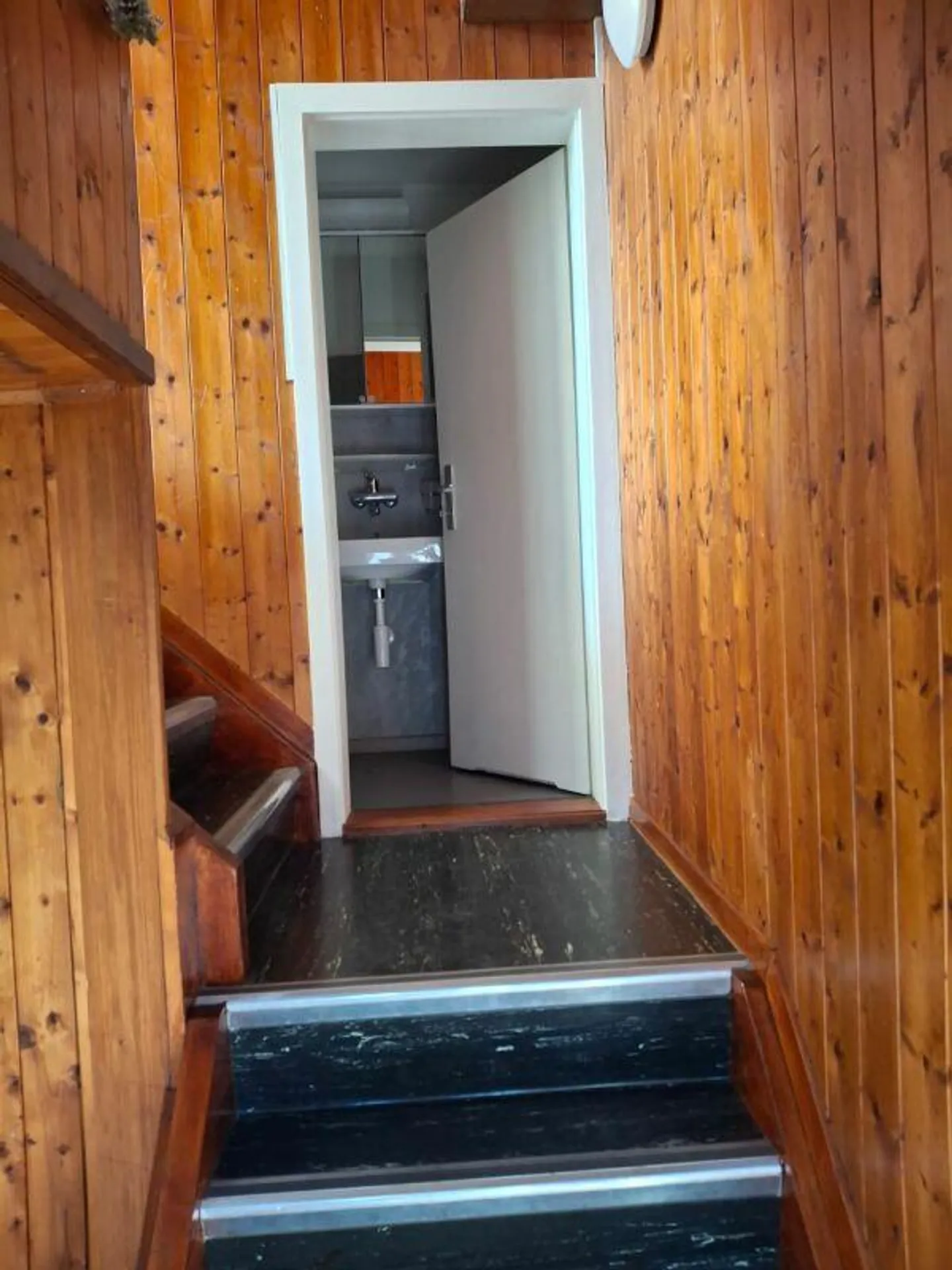 Small but original 2-room apartment with private entrance - Photo 5 of 9