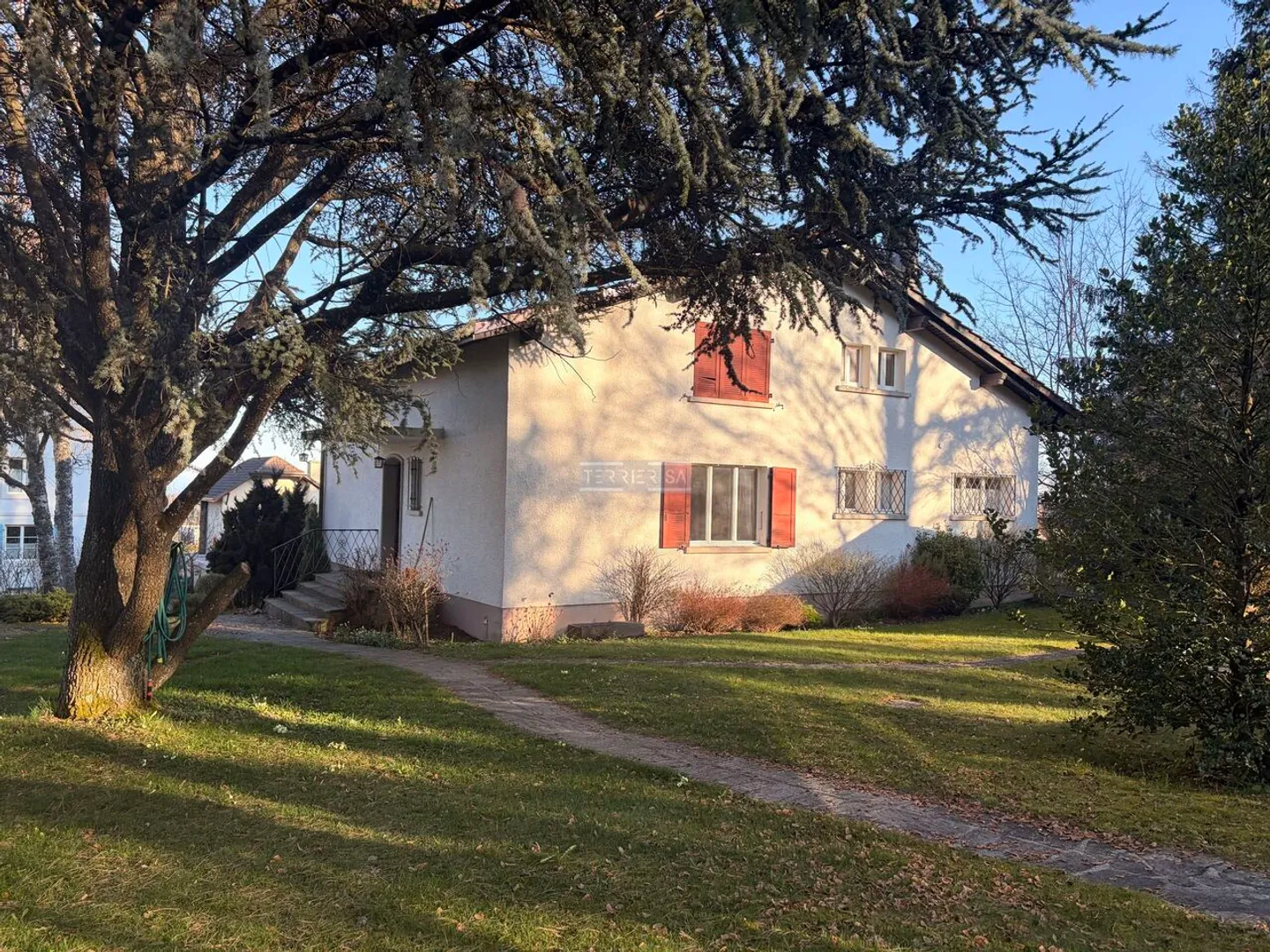 Bungalow charmant avec 2 appartements et grand jardin bordé d'arbres - Photo 2 sur 13
