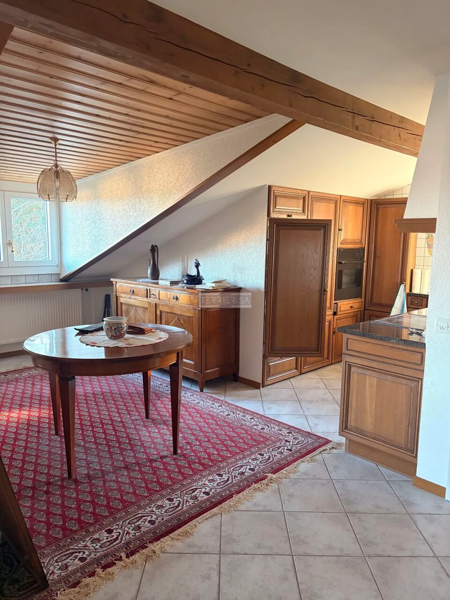 Bungalow charmant avec 2 appartements et grand jardin bordé d'arbres - Photo 4 sur 13