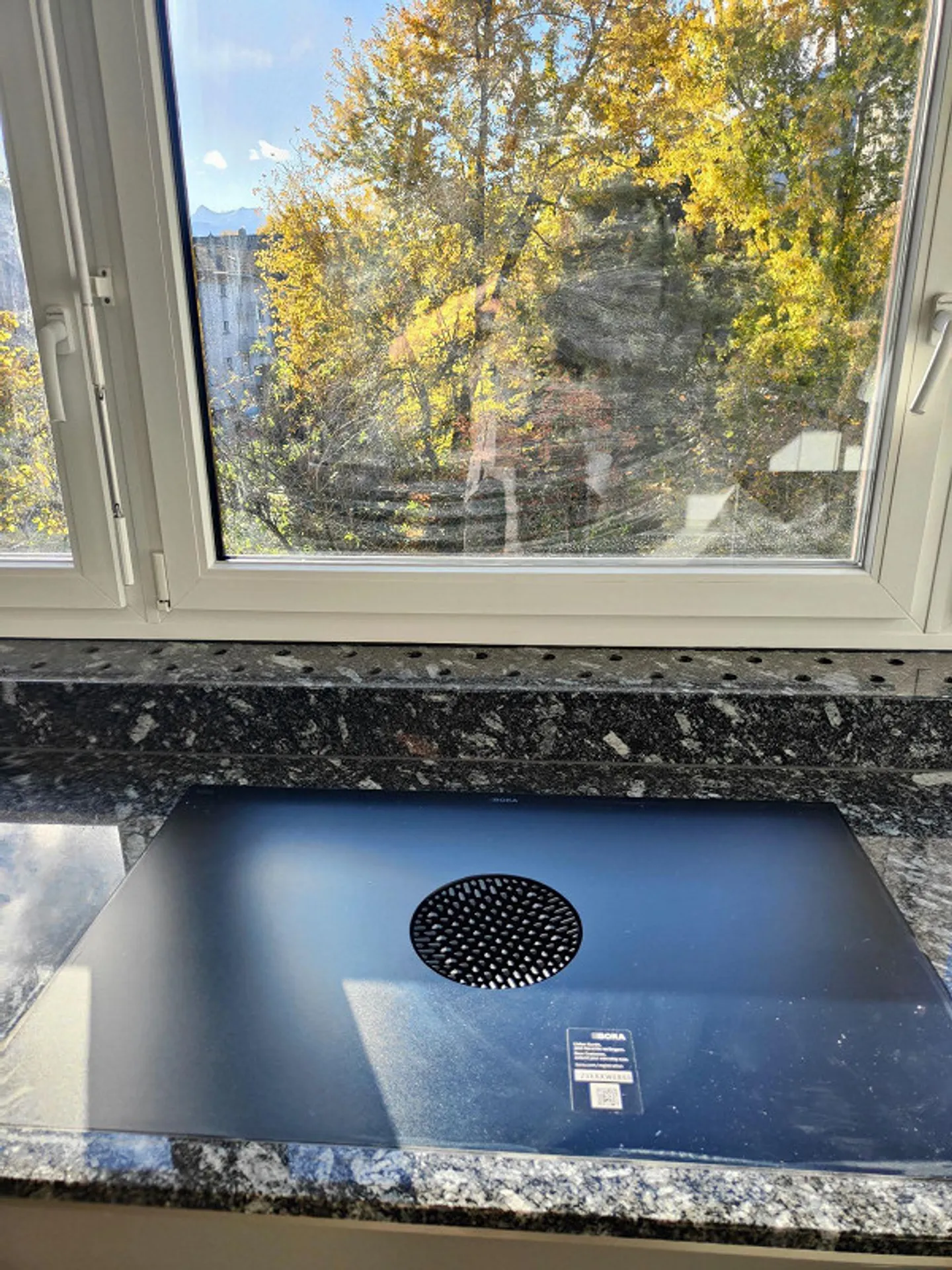 Stylish Living in the Popular Lacuna Quarter - Photo 8 of 22