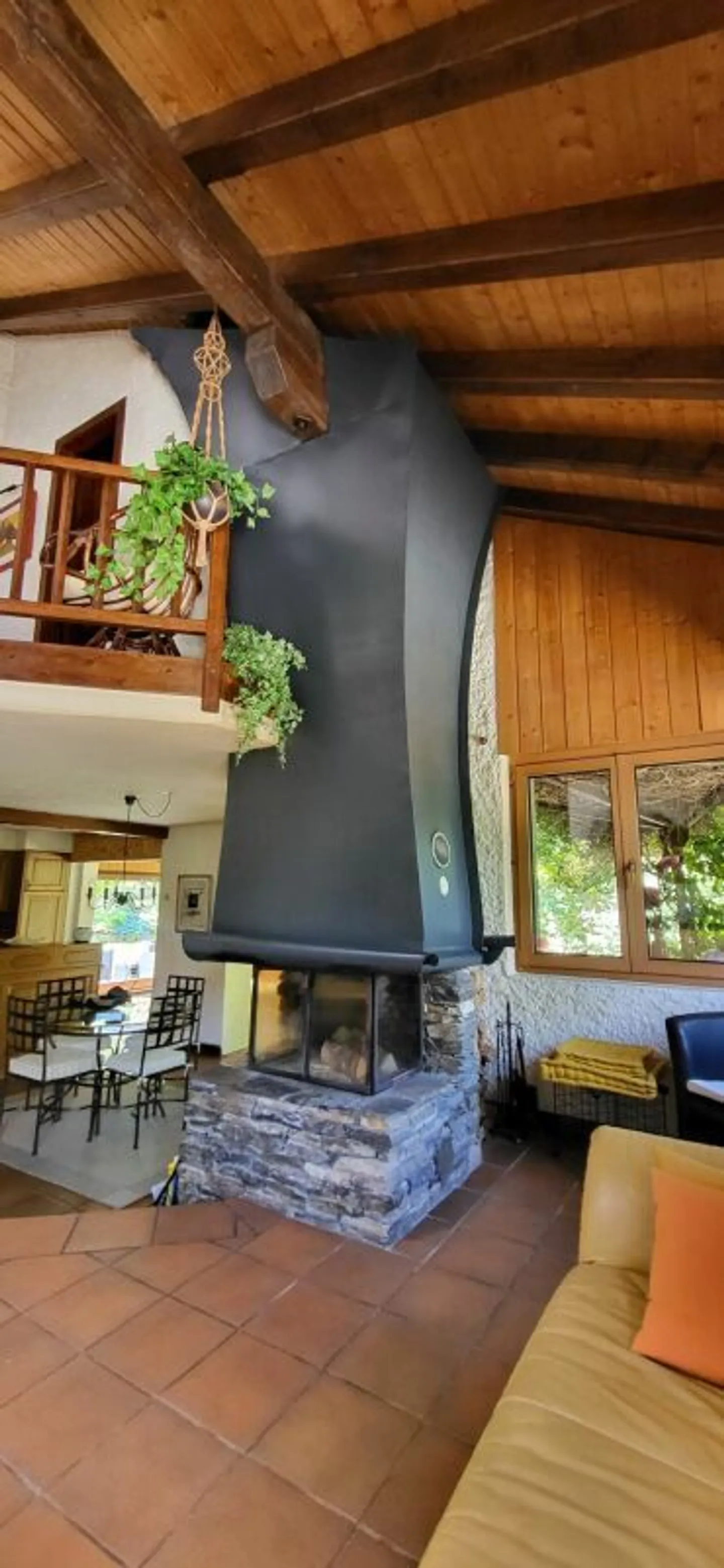 Propriété au caractère unique composée de 3 appartements - Photo 3 sur 34