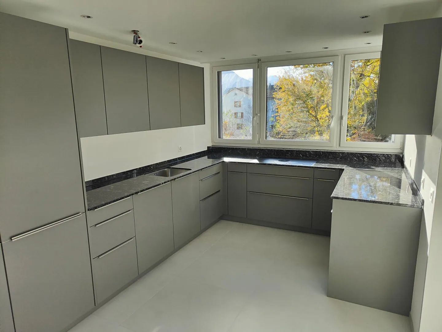 Stylish Living in the Popular Lacuna Quarter - Photo 5 of 22