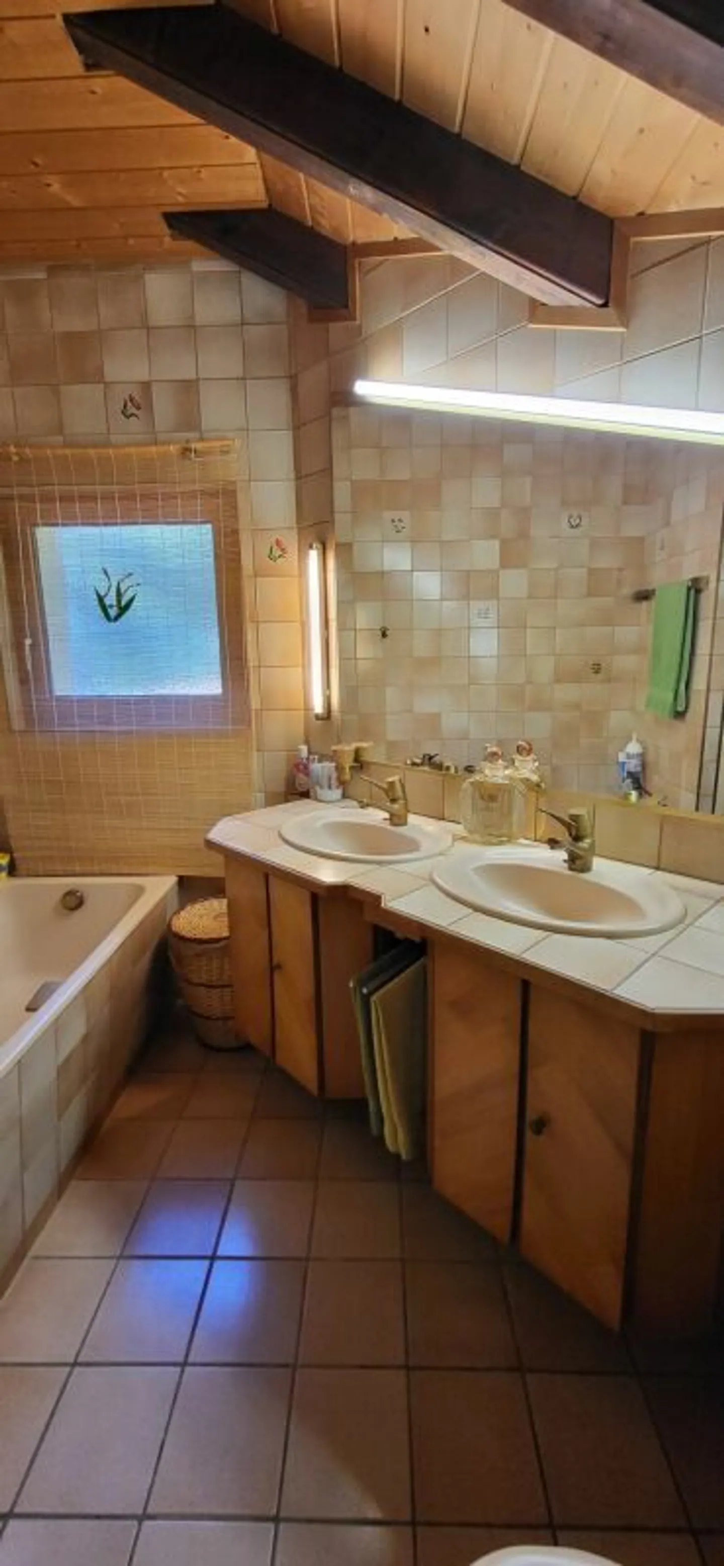 Propriété au caractère unique composée de 3 appartements - Photo 9 sur 34