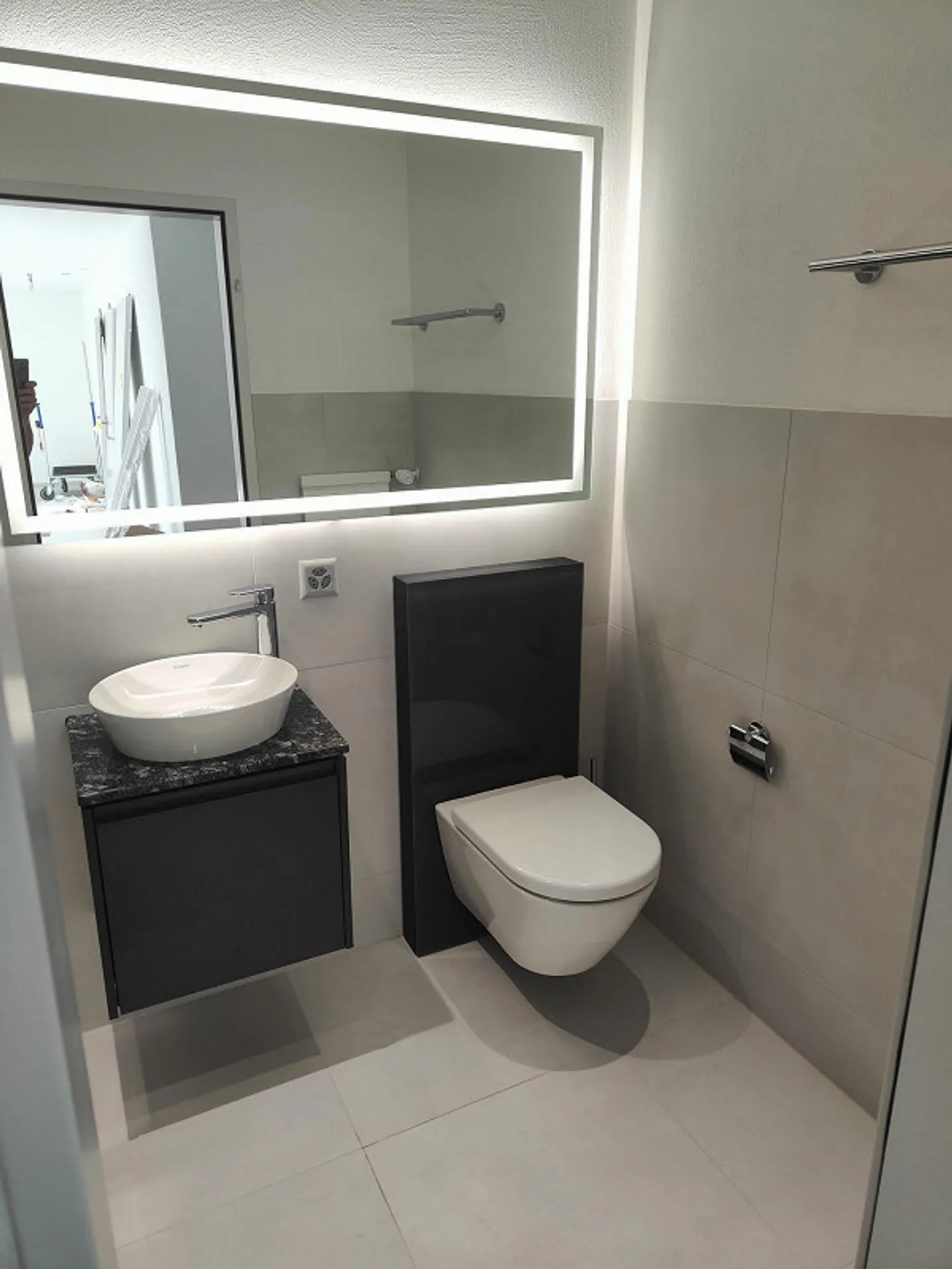 Stylish Living in the Popular Lacuna Quarter - Photo 12 of 22