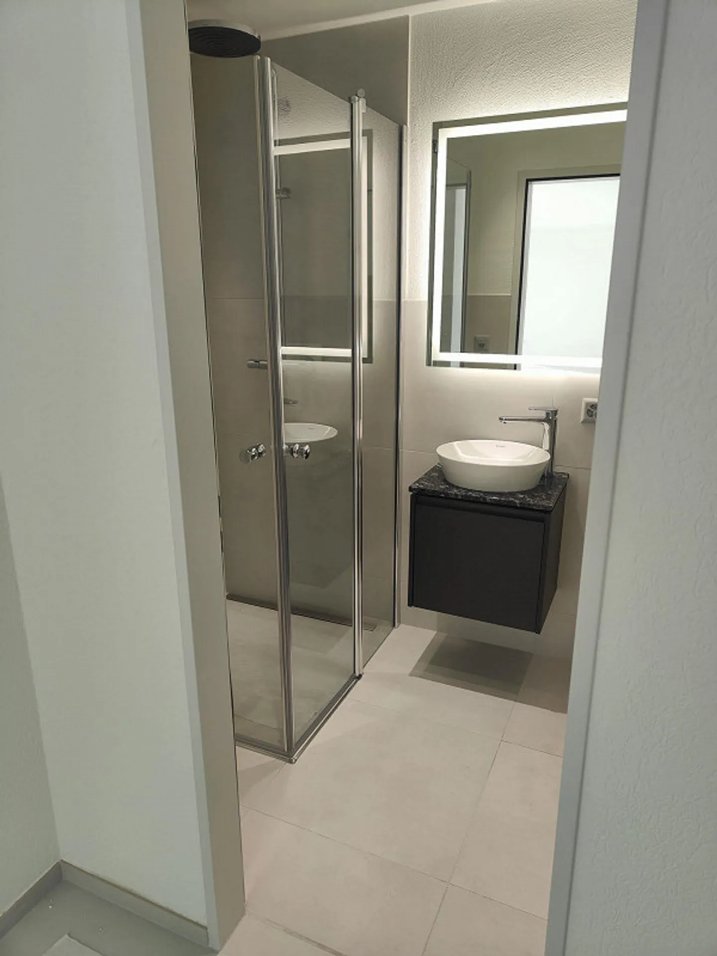 Stylish Living in the Popular Lacuna Quarter - Photo 13 of 22