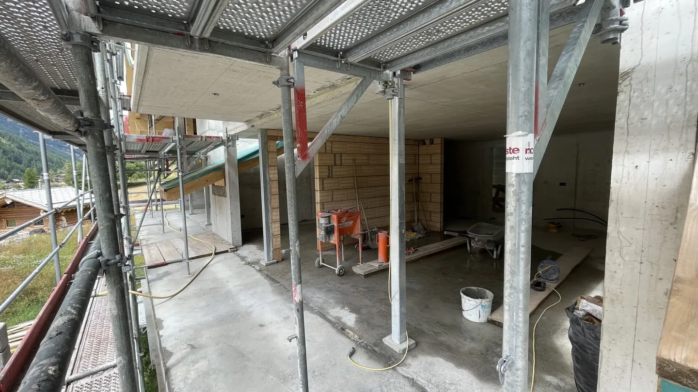 Neve Zen Lauinen Saas-Grund Nuova costruzione 2025 con il bus E senza cambi per l'Alpinexpress. Assicurati l'ultimo appartamento attico 4.5 con vista libera sul gruppo Mischabel. Riservato. - Foto 12 di 14