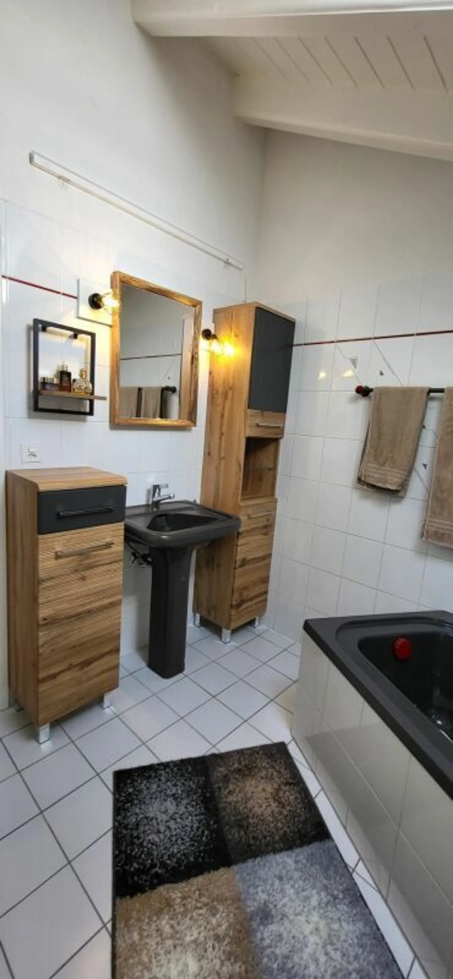 Propriété au caractère unique composée de 3 appartements - Photo 25 sur 34