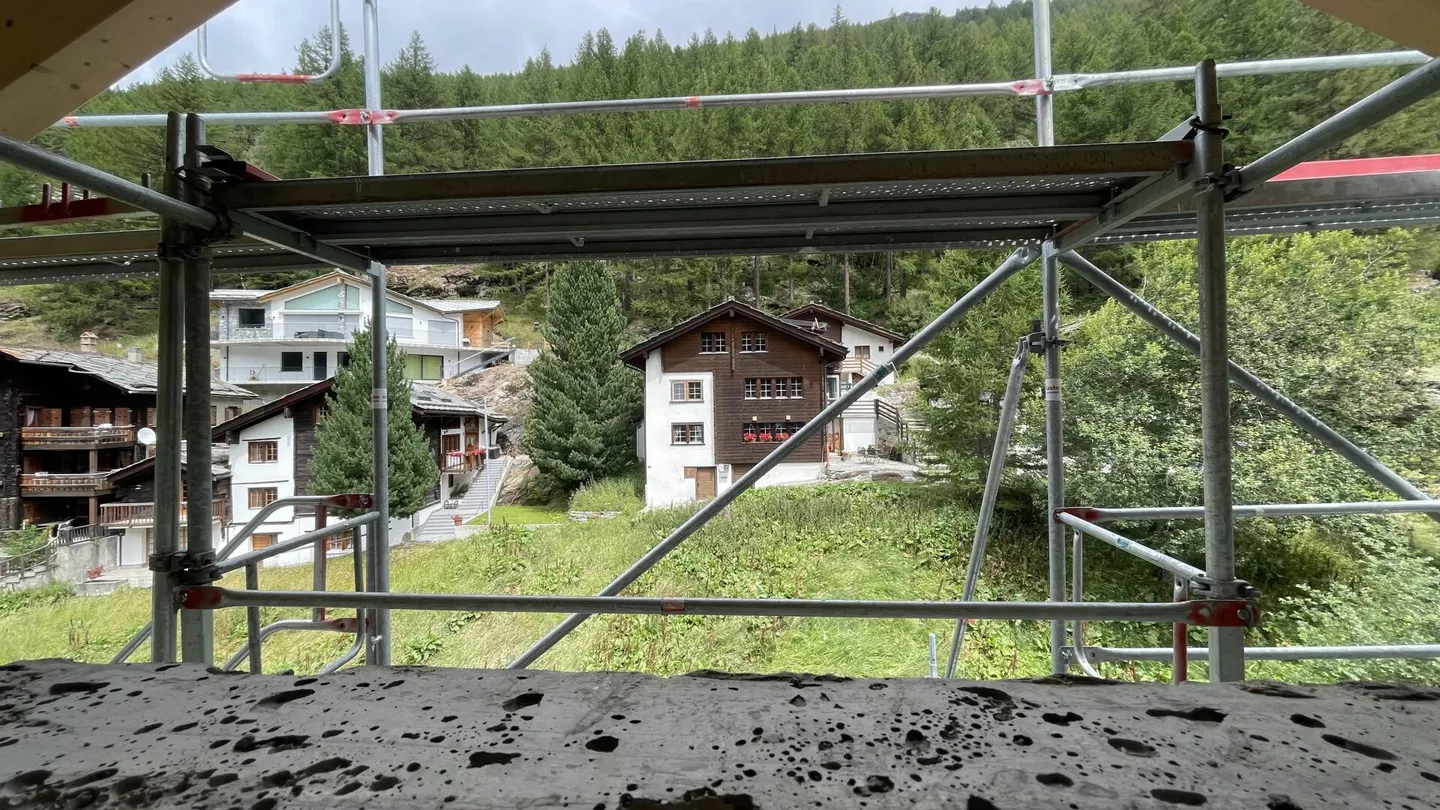 Neve Zen Lauinen Saas-Grund Nuova costruzione 2025 con il bus E senza cambi per l'Alpinexpress. Assicurati l'ultimo appartamento attico 4.5 con vista libera sul gruppo Mischabel. Riservato. - Foto 14 di 14