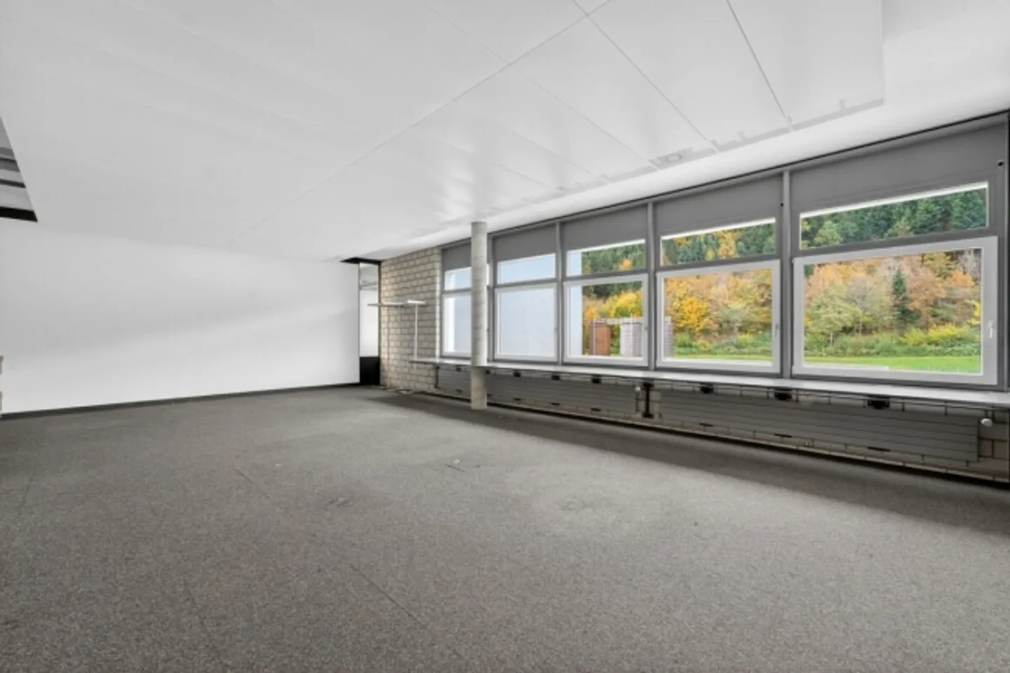 Spazi per uffici ampliati in una posizione ben collegata - Foto 6 di 11