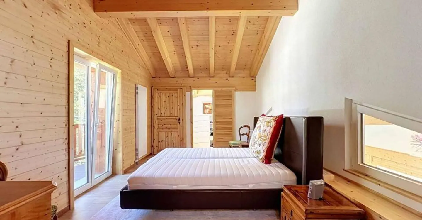 15,5-ZIMMER CHALET, DAS AUS DREI UNABHÄNGIGEN WOHNUNGEN BESTEHT - Foto 5 von 12