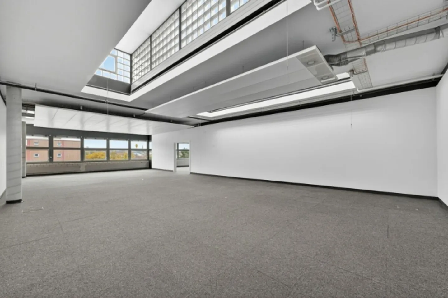 Spazi per uffici ampliati in una posizione ben collegata - Foto 7 di 11