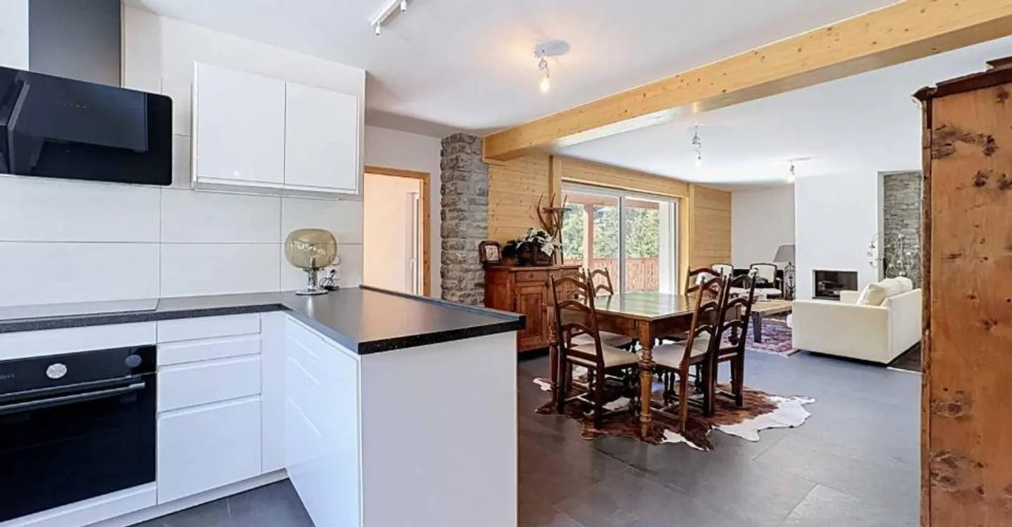 15,5-ZIMMER CHALET, DAS AUS DREI UNABHÄNGIGEN WOHNUNGEN BESTEHT - Foto 6 von 12