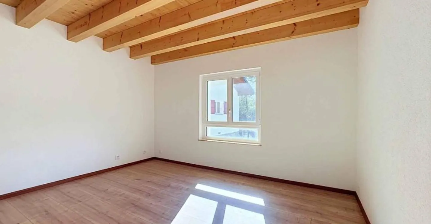 15,5-ZIMMER CHALET, DAS AUS DREI UNABHÄNGIGEN WOHNUNGEN BESTEHT - Foto 8 von 12