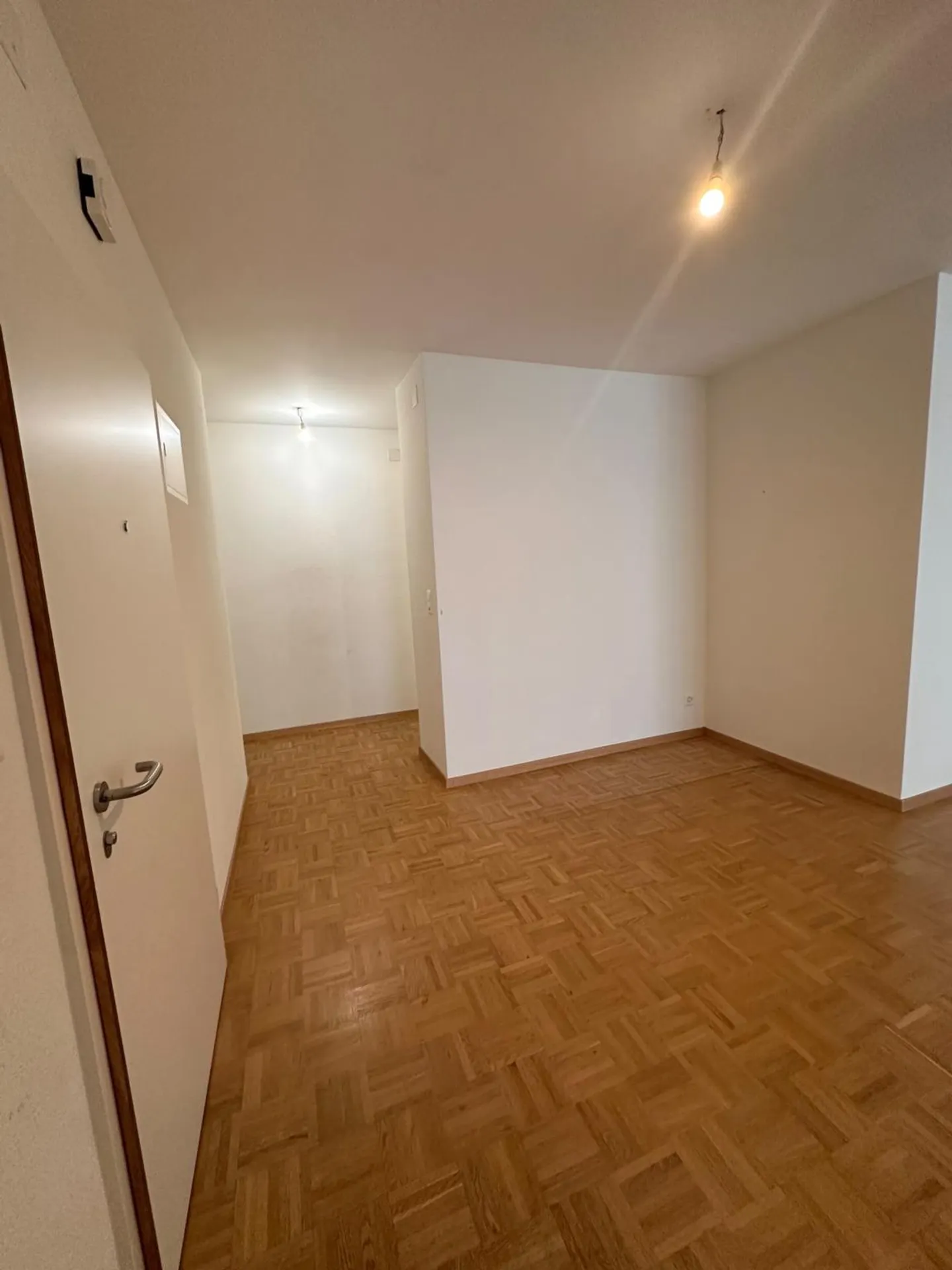 Charming 5-Room Apartment - Photo 4 of 11