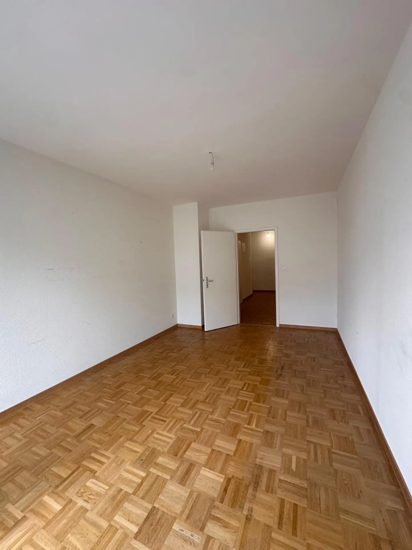 Charming 5-Room Apartment - Photo 7 of 11