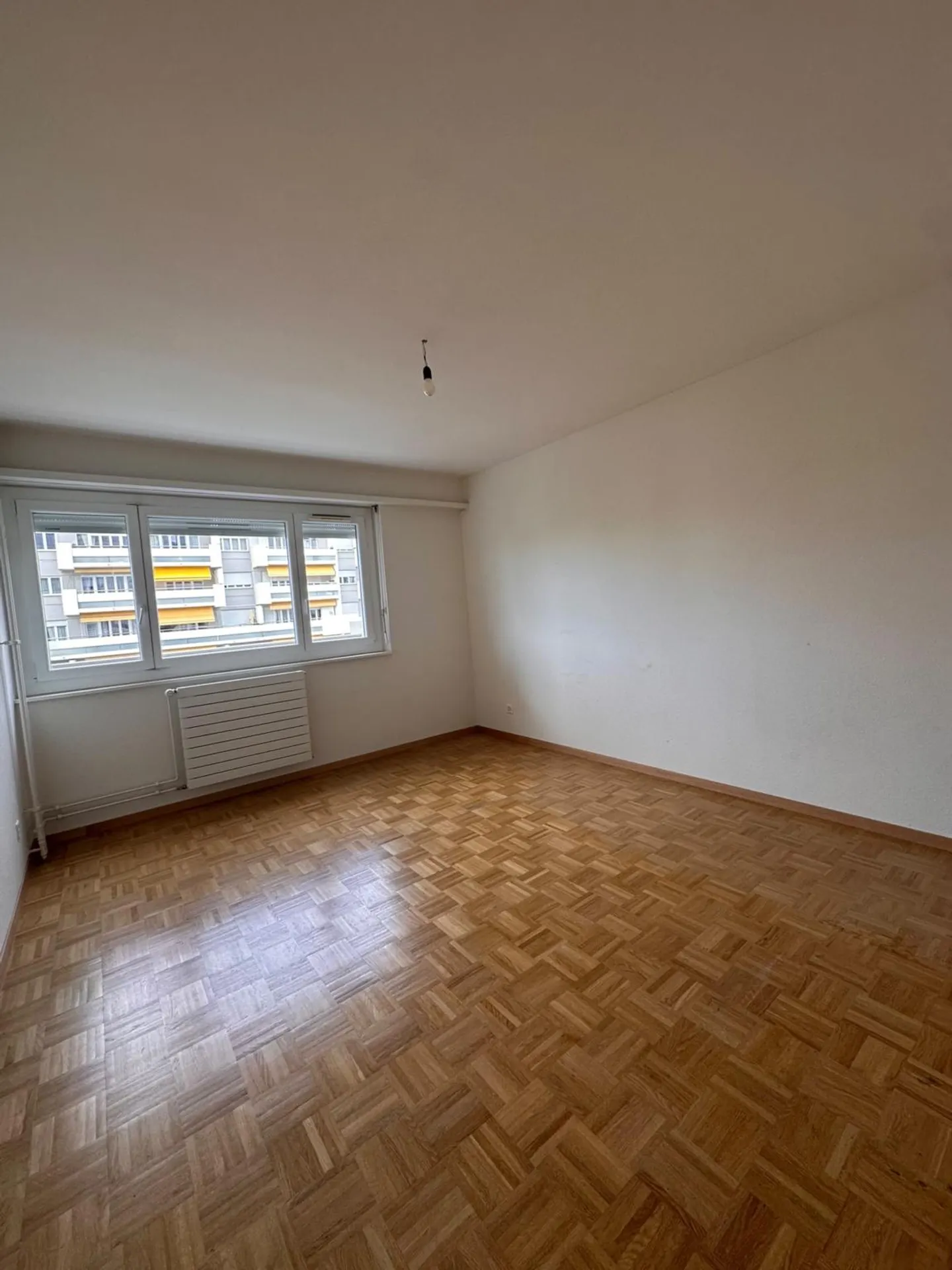 Charming 5-Room Apartment - Photo 6 of 11