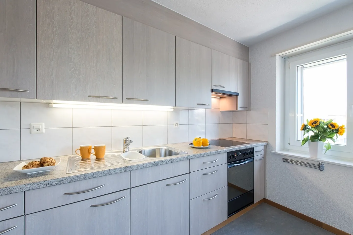 Charming Single Apartment - Photo 2 of 7