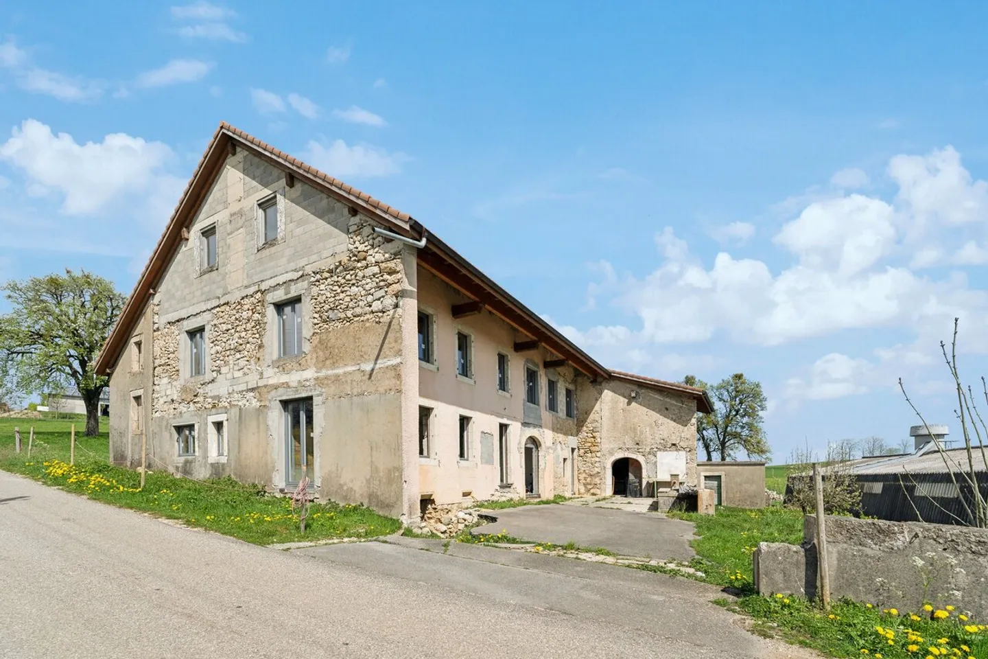 Rare: 19th Century Farm Close to Gland - Large Volume and Beautiful Potential - Photo 2 of 19