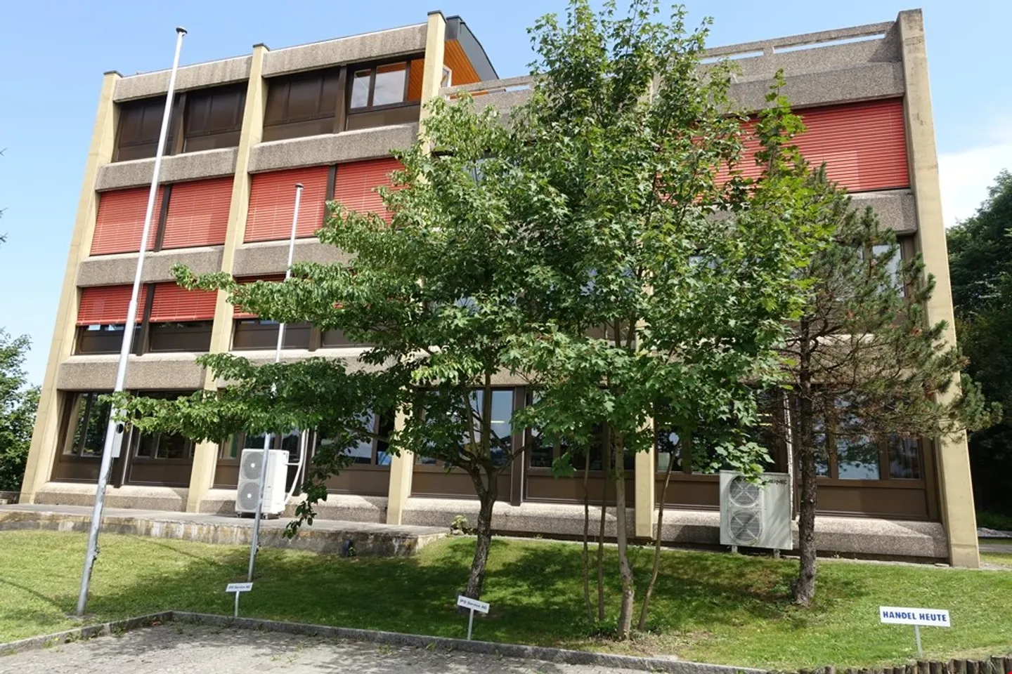 Bellissimi uffici e locali commerciali in affitto a Bösingen - Foto 2 di 5