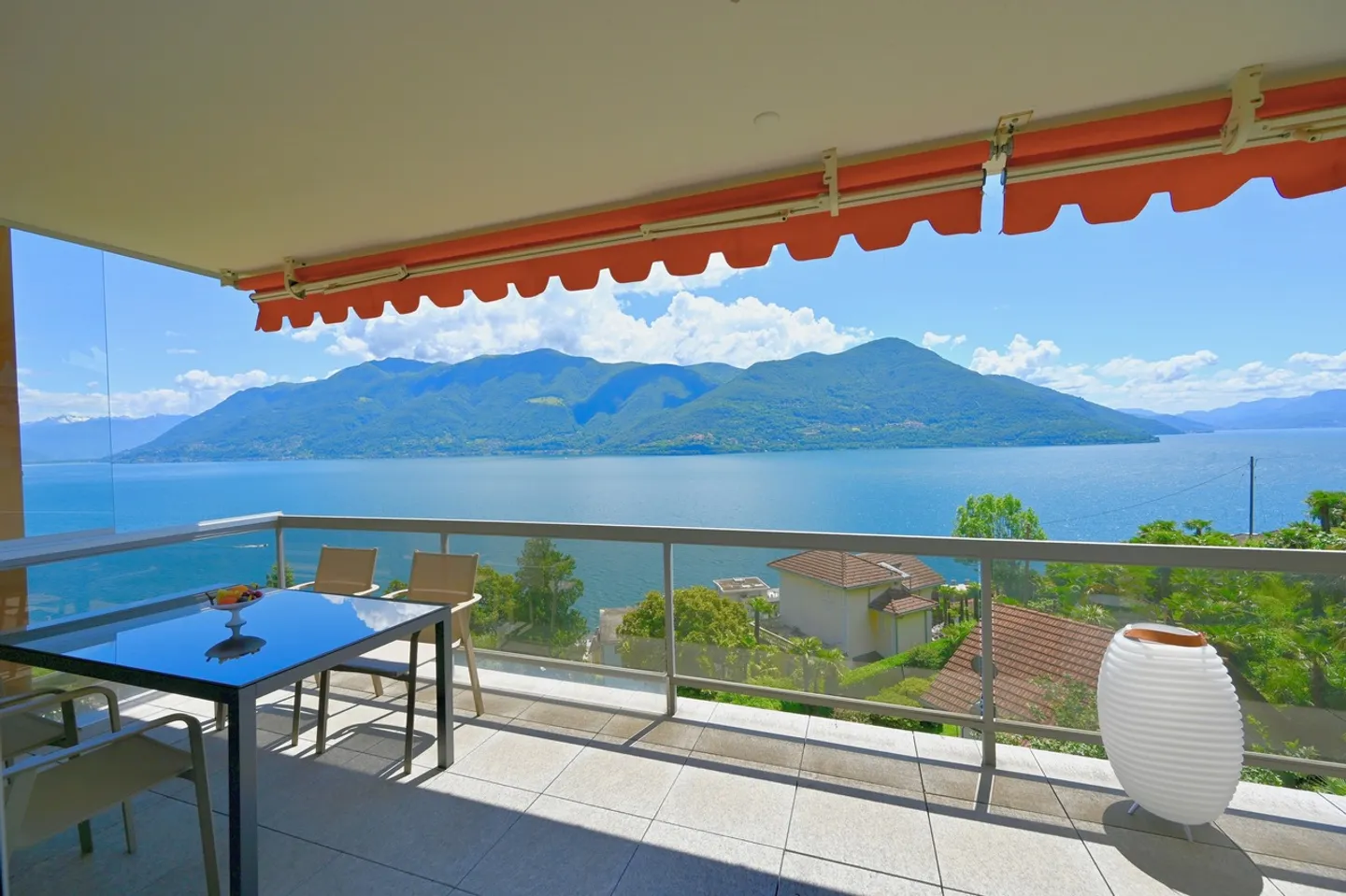 Ihre Ferienresidenz am Lago Maggiore, wo das Blau niemals endet - Foto 1 von 18