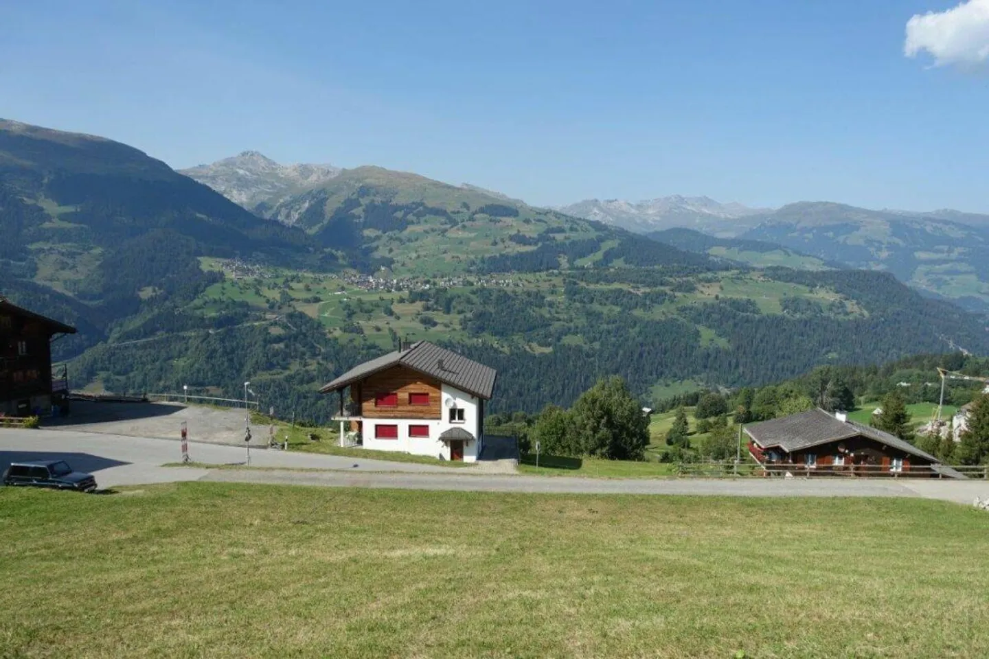 Villaggio di montagna con 4 case come residenza permanente - Foto 3 di 7