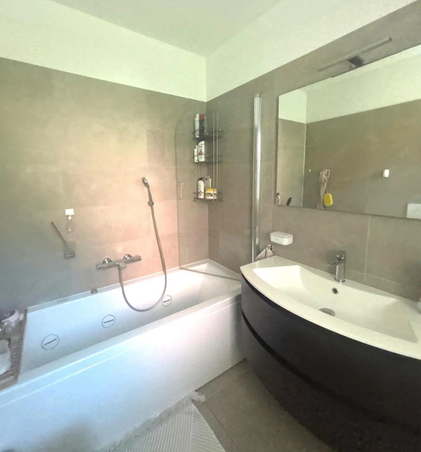 Apartment with private garden in a small and elegant residence - Photo 11 of 13