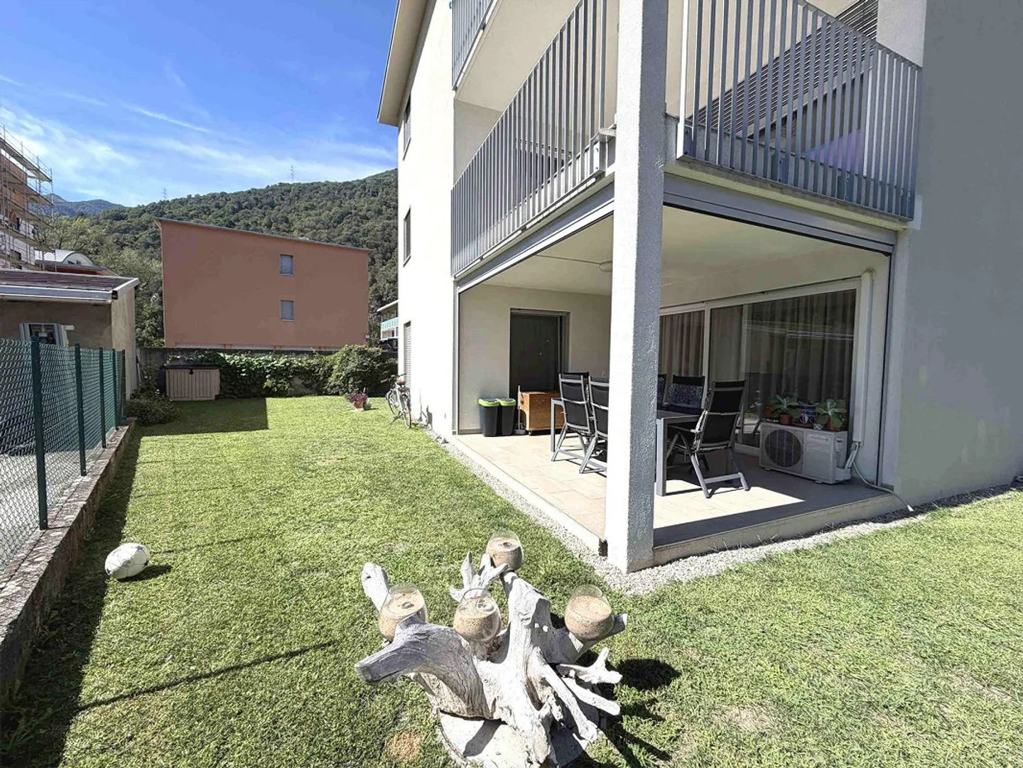 Apartment with private garden in a small and elegant residence - Photo 12 of 13