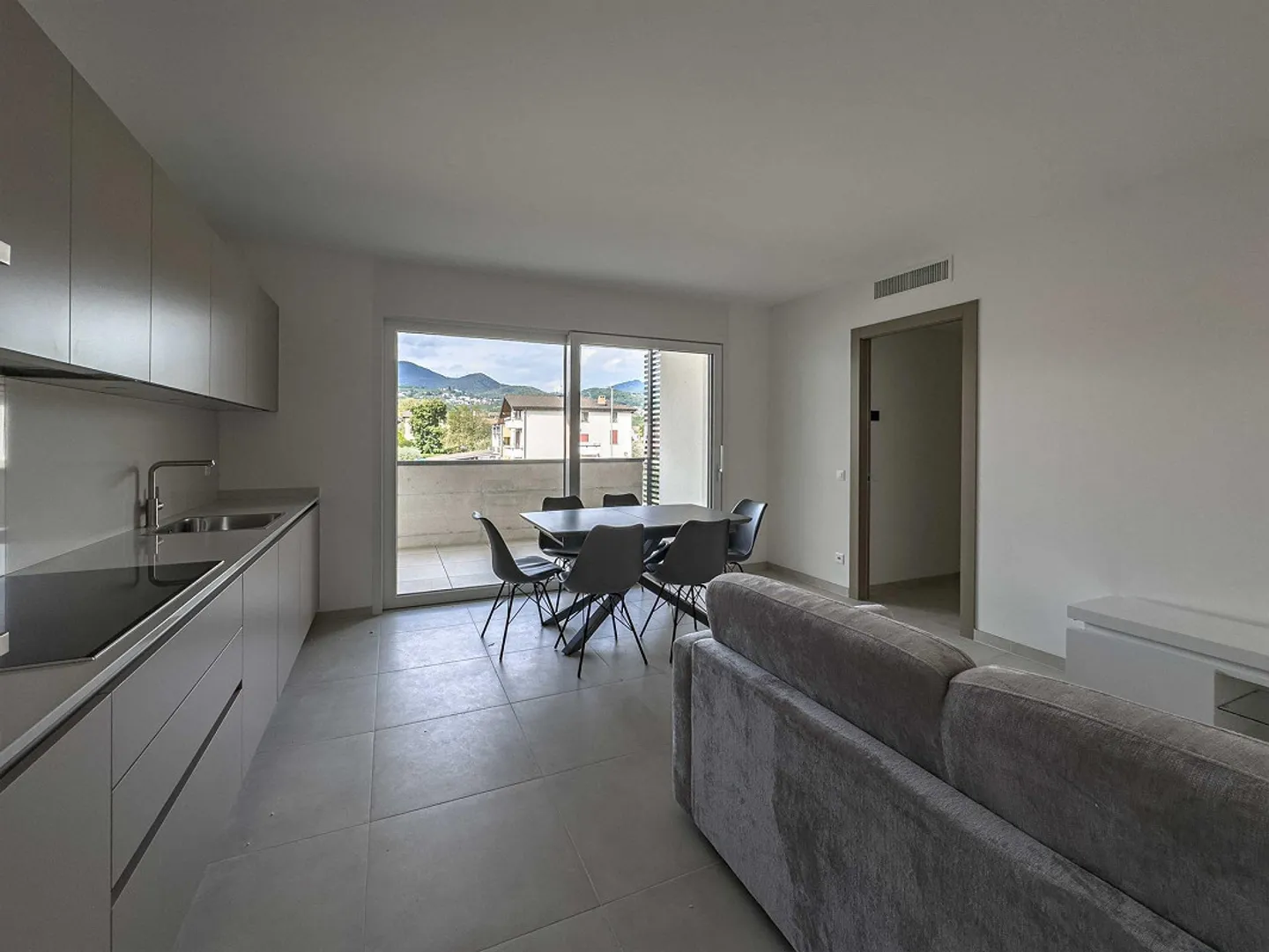 Nouvel appartement de 3,5 pièces à louer à Genestrerio - Photo 2 sur 11