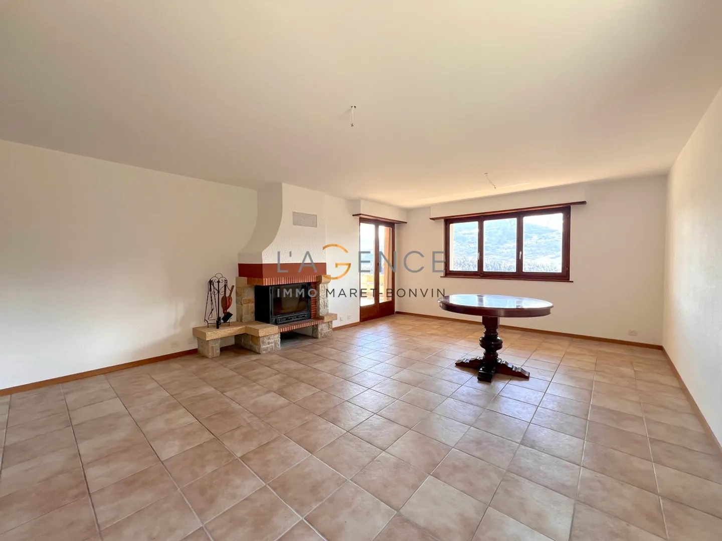 APPARTAMENTO 4,5 LOCALI CON TERRAZZA - GIARDINO E VISTA PANORAMICA - Foto 1 di 11