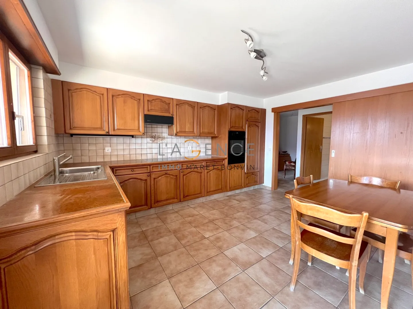 APPARTAMENTO 4,5 LOCALI CON TERRAZZA - GIARDINO E VISTA PANORAMICA - Foto 2 di 11