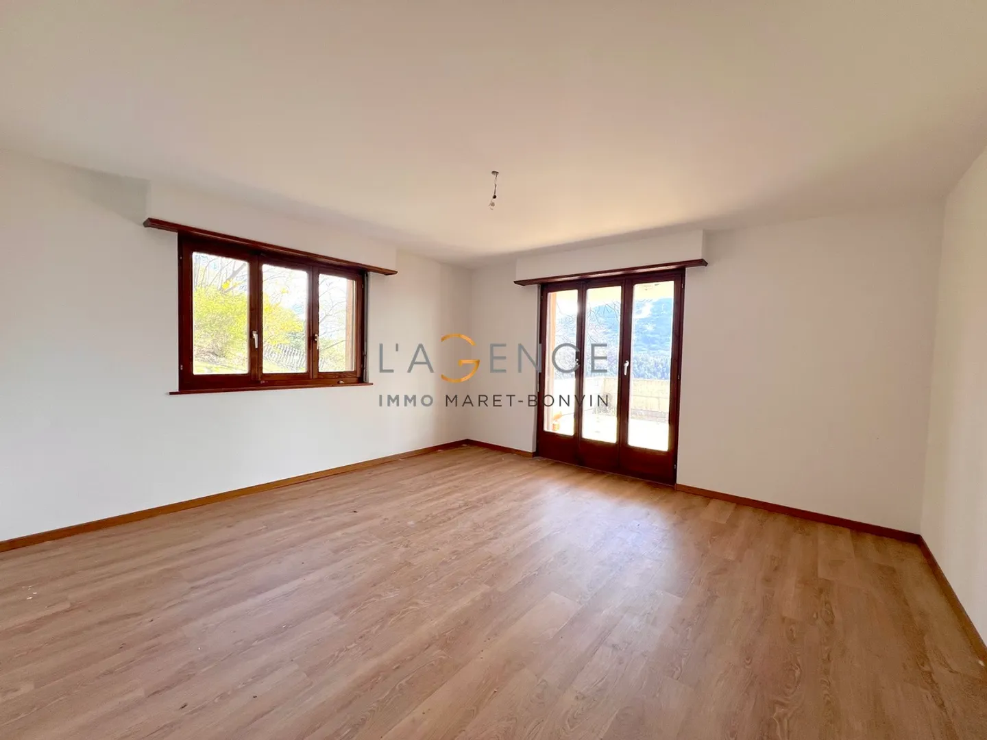 APPARTAMENTO 4,5 LOCALI CON TERRAZZA - GIARDINO E VISTA PANORAMICA - Foto 3 di 11