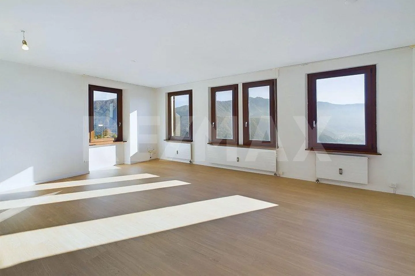 Tre appartamenti all'ultimo piano con vista lago e giardino - Foto 12 di 13