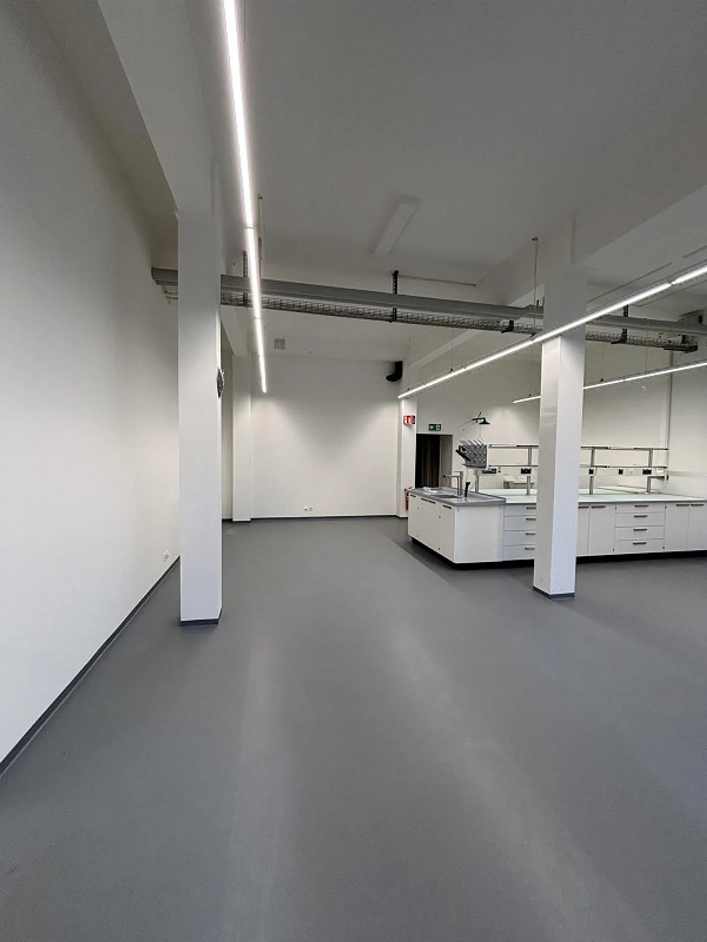Locaux commerciaux sur le tuwagareal - Photo 8 sur 15