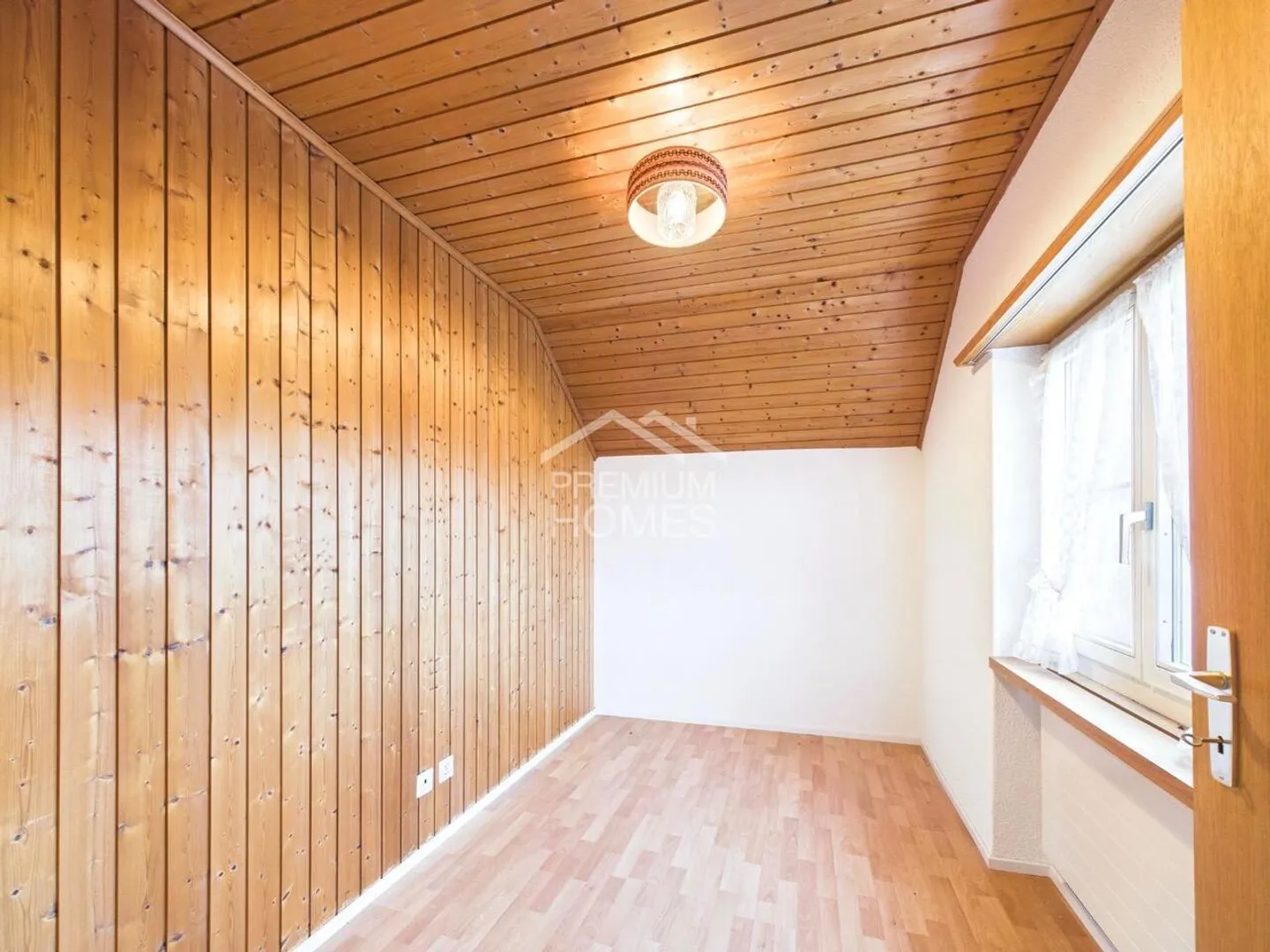 Double Potential: A House Ready to Move In, One for Redesign - Photo 4 of 12