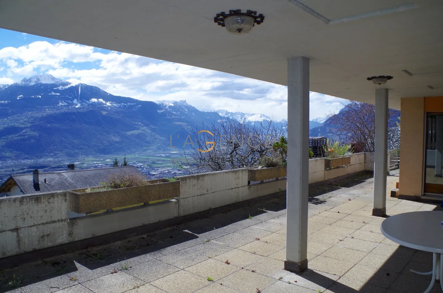 APPARTAMENTO 4,5 LOCALI CON TERRAZZA - GIARDINO E VISTA PANORAMICA - Foto 6 di 11