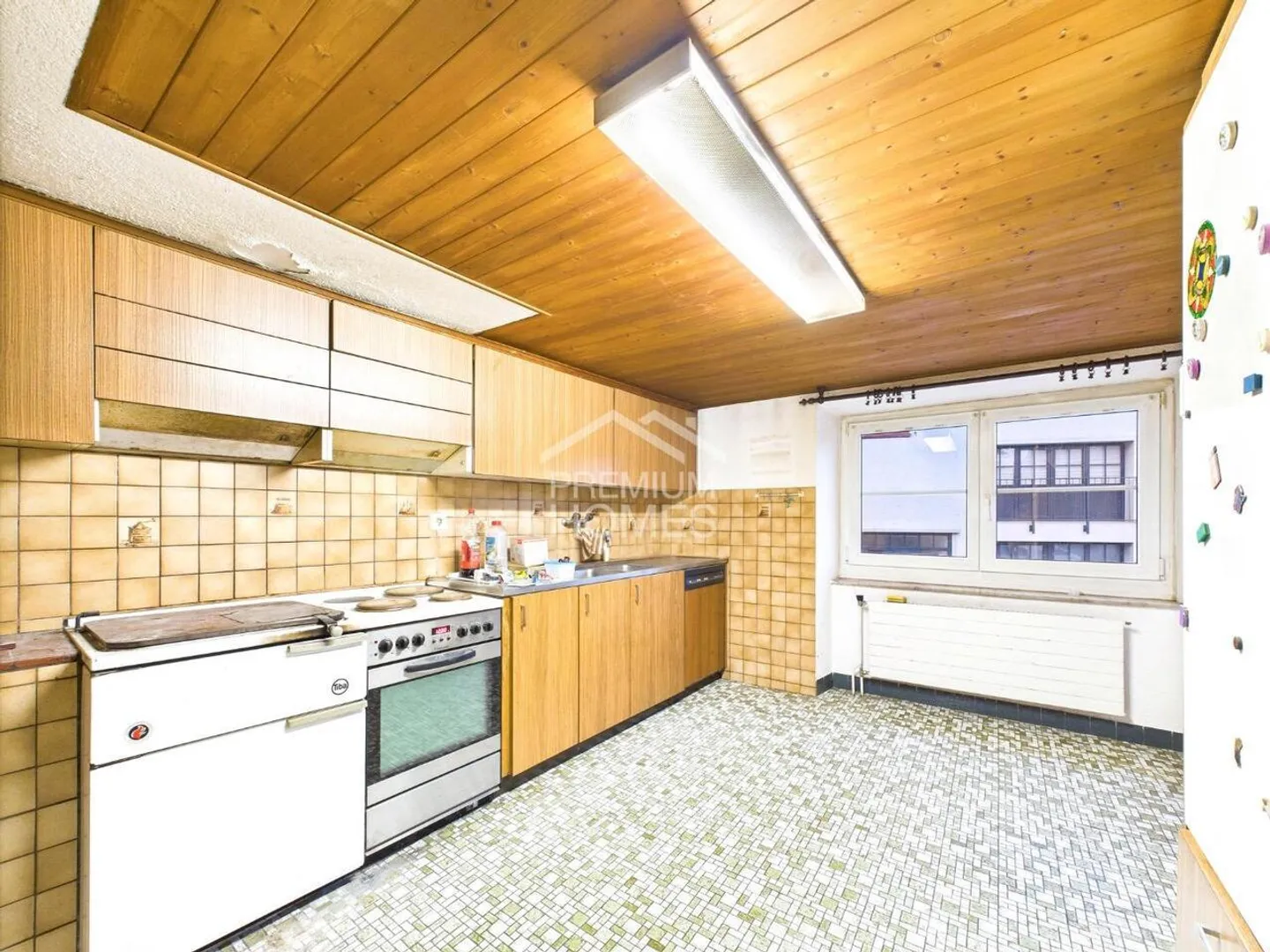 Double Potential: A House Ready to Move In, One for Redesign - Photo 5 of 12