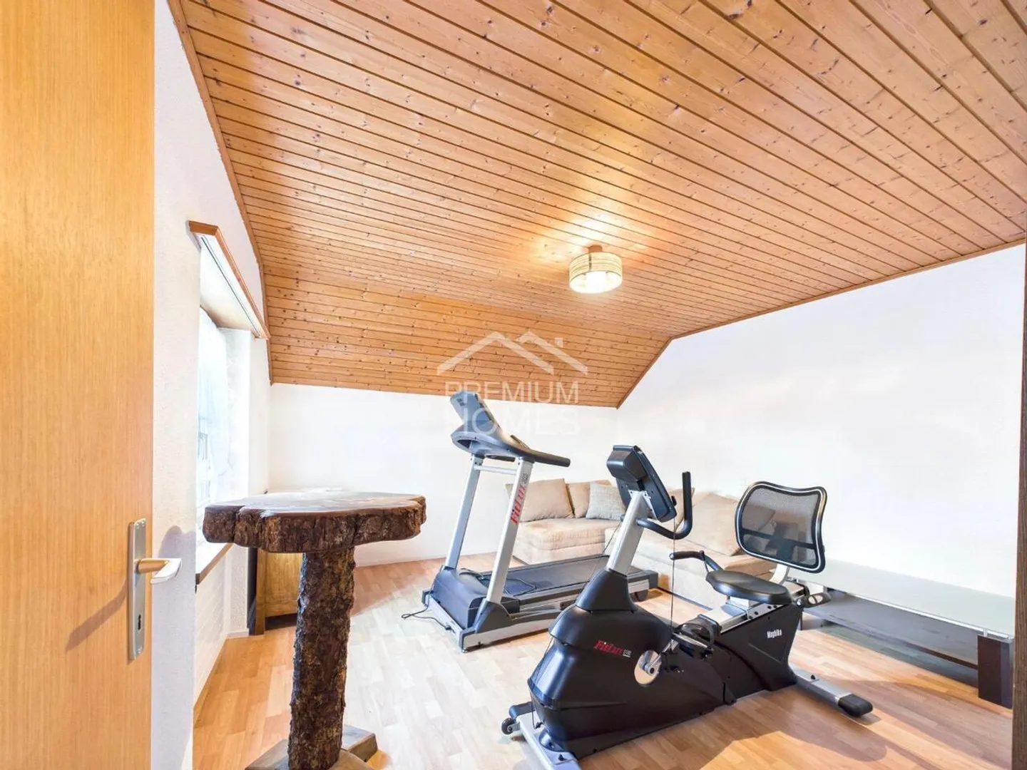 Double Potential: A House Ready to Move In, One for Redesign - Photo 9 of 12