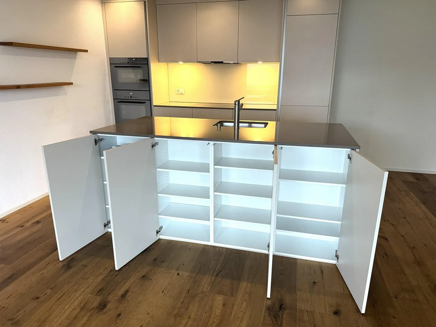 Luminoso appartamento di 3,5 stanze con vista sulle montagne in vendita! - Foto 2 di 19