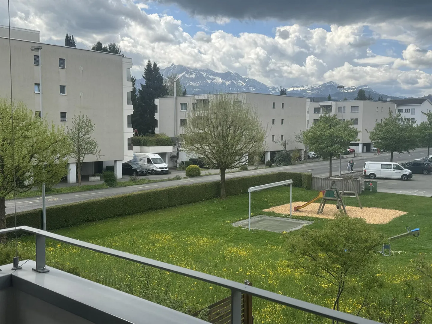 Luminoso appartamento di 3,5 stanze con vista sulle montagne in vendita! - Foto 18 di 19