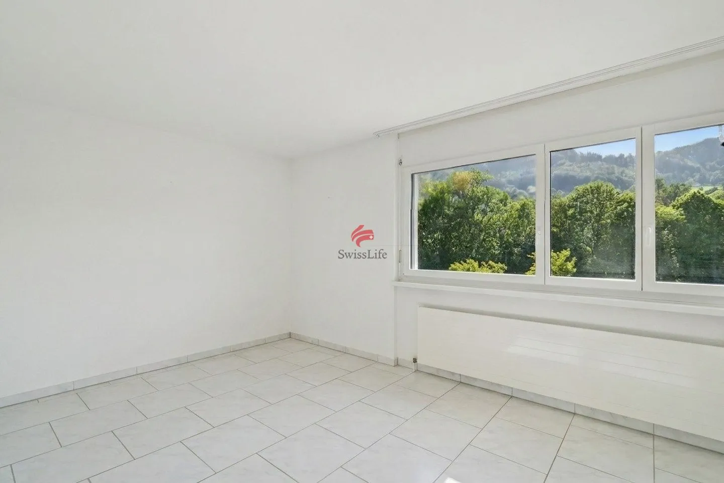 Nature and City Proximity Guaranteed – Living Directly on the Banks of the Sihl - Photo 10 of 12