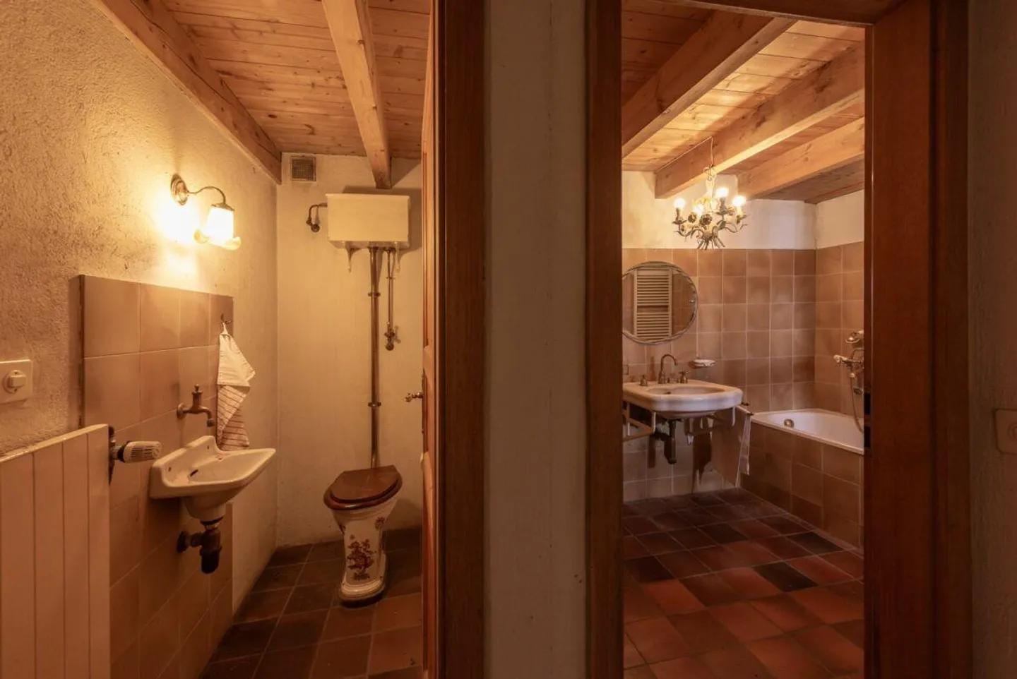 Farmhouse with outbuilding - Photo 9 of 28