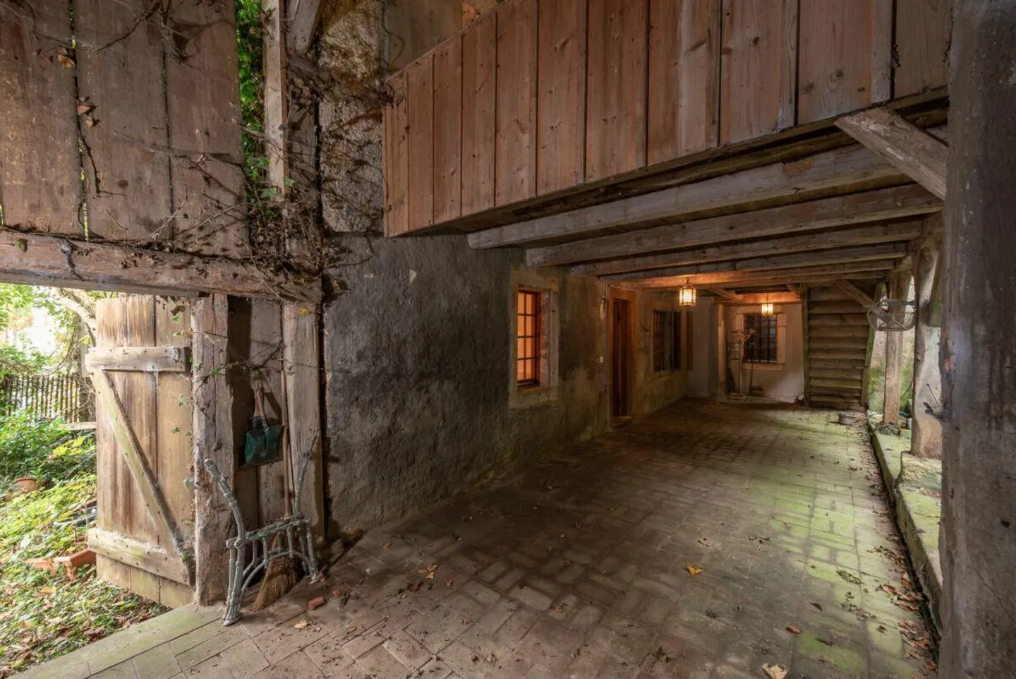 Farmhouse with outbuilding - Photo 10 of 28