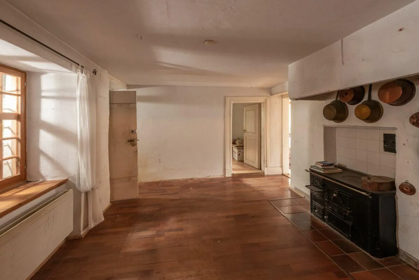 Farmhouse with outbuilding - Photo 11 of 28