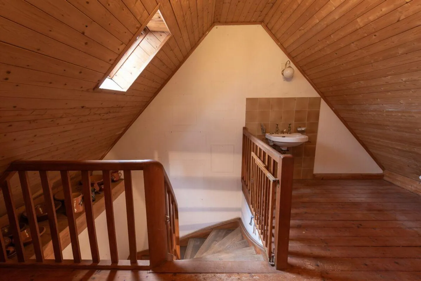 Farmhouse with outbuilding - Photo 18 of 28