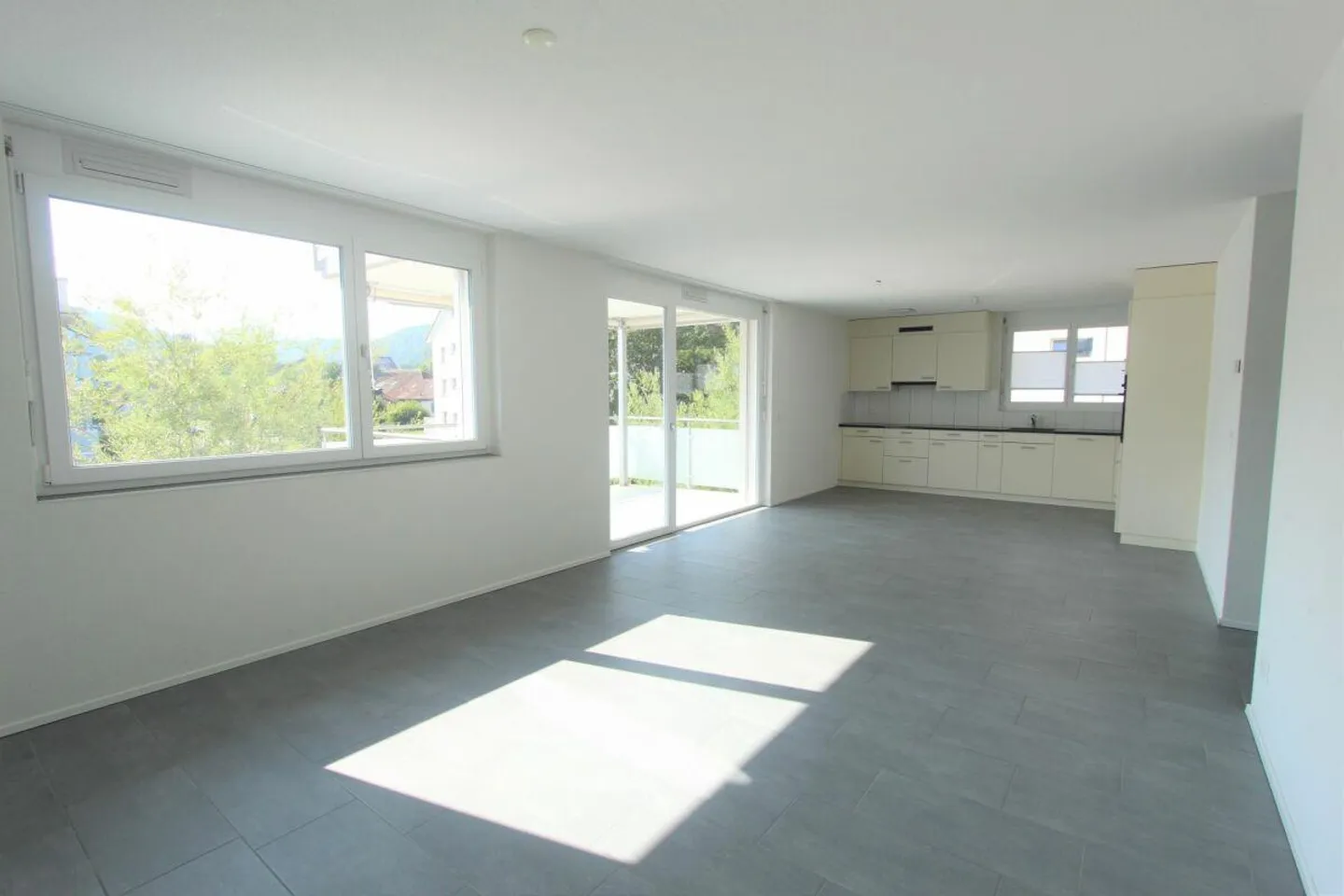 Appartement moderne en emplacement central - Photo 3 sur 9