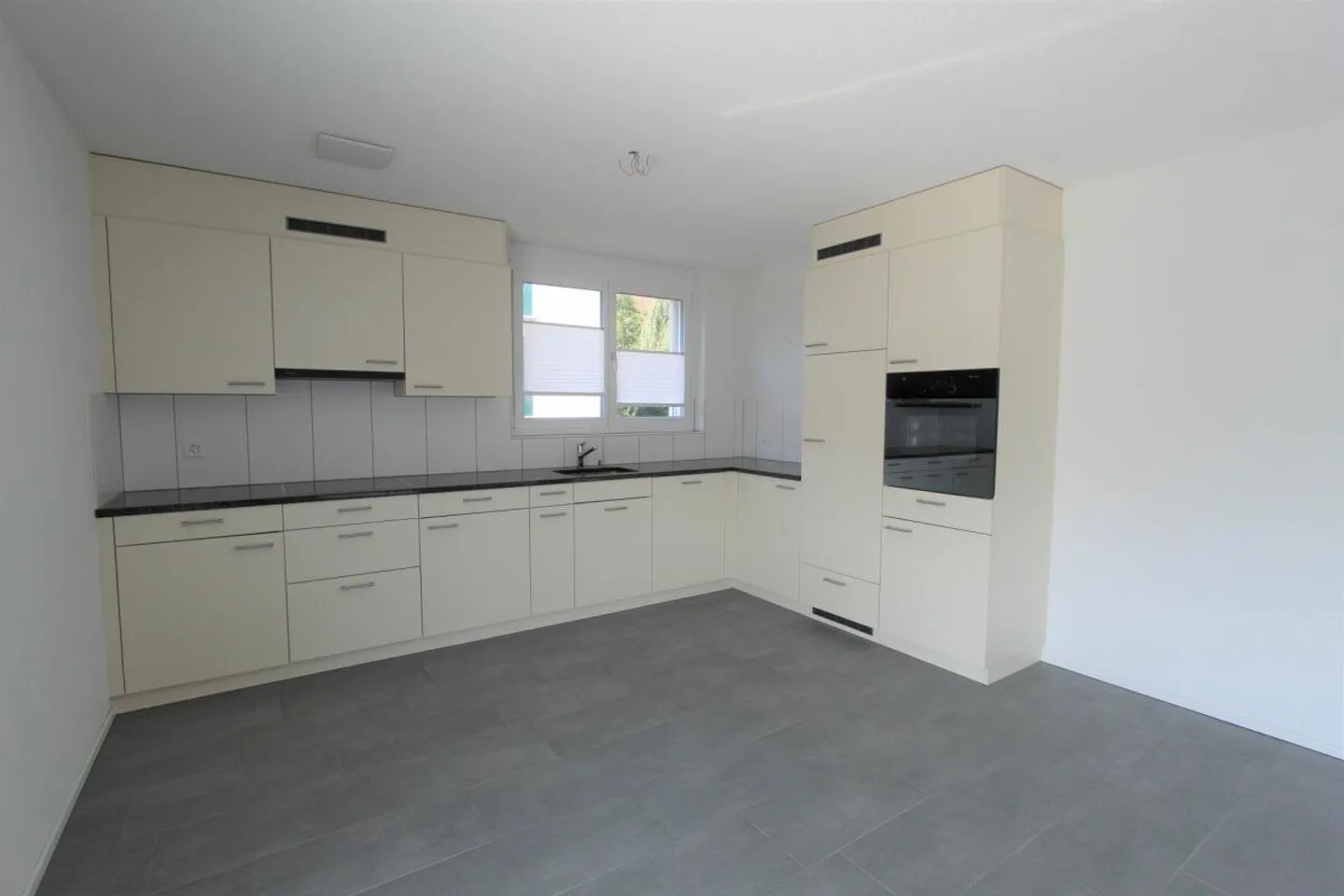 Appartement moderne en emplacement central - Photo 4 sur 9