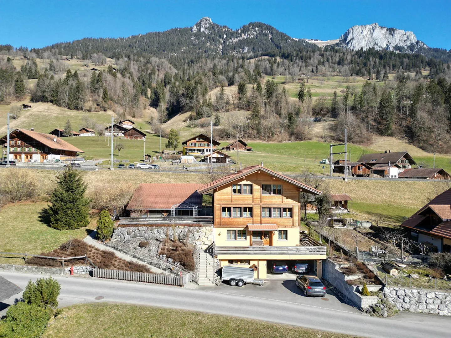 Ampia casa unifamiliare di 7,5 stanze con giardino - Foto 2 di 12